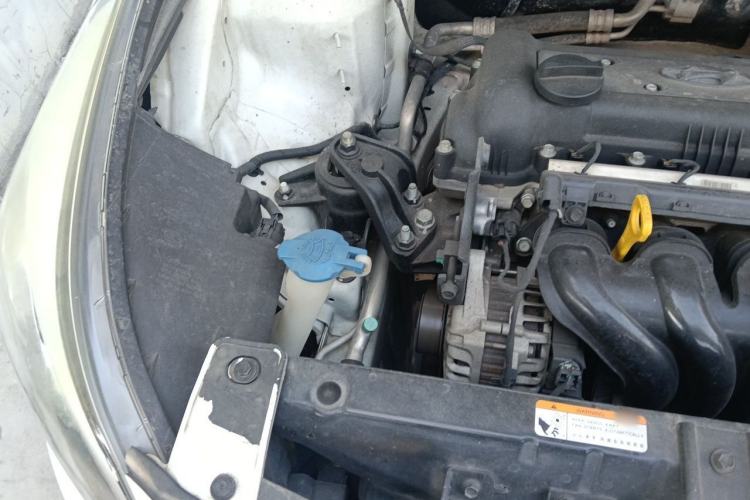Used Hyundai Verna (older generation) 2016 1.4L Manual Smart GLS Trim Engine Bay Right