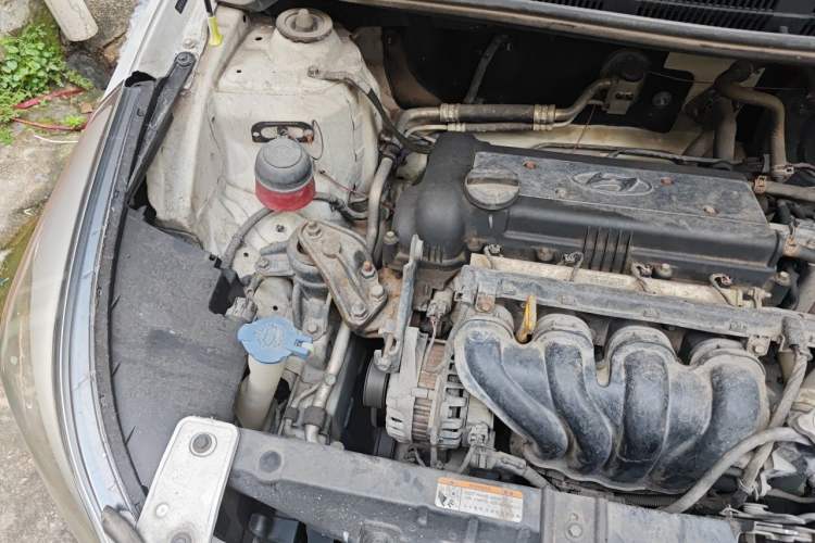 Used Hyundai Verna (older generation) 2016 1.4L Automatic Fashionable GS Model Engine Bay Right