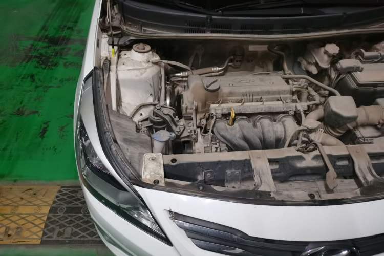 Used Hyundai Verna (older generation) 2016 1.4L Manual Smart GLS Trim Engine Bay Right