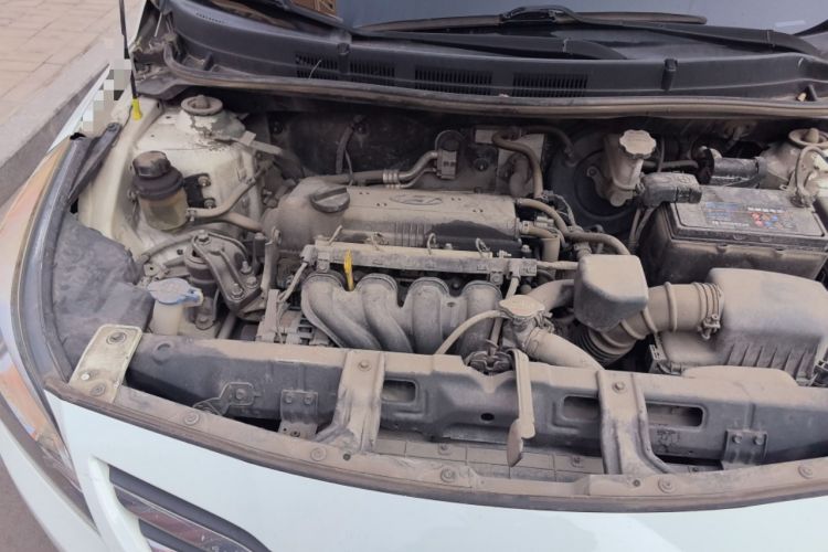Used Hyundai Verna (older generation) 2016 1.4L Manual Smart GLS Trim Engine Bay Right