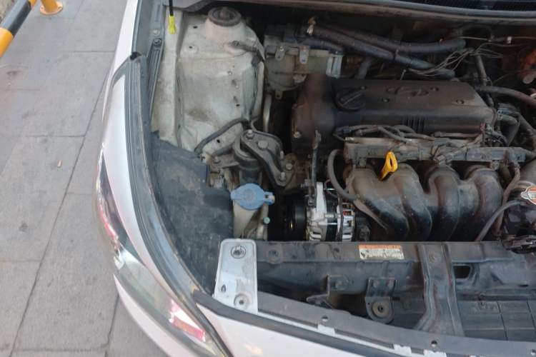 Used Hyundai Verna (older generation) 2016 1.4L Manual Smart GLS Trim Engine Bay Right