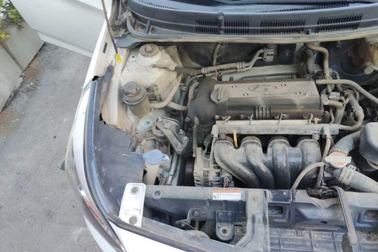 Used Hyundai Verna (older generation) 2016 1.4L Manual Smart GLS Trim Engine Bay Right