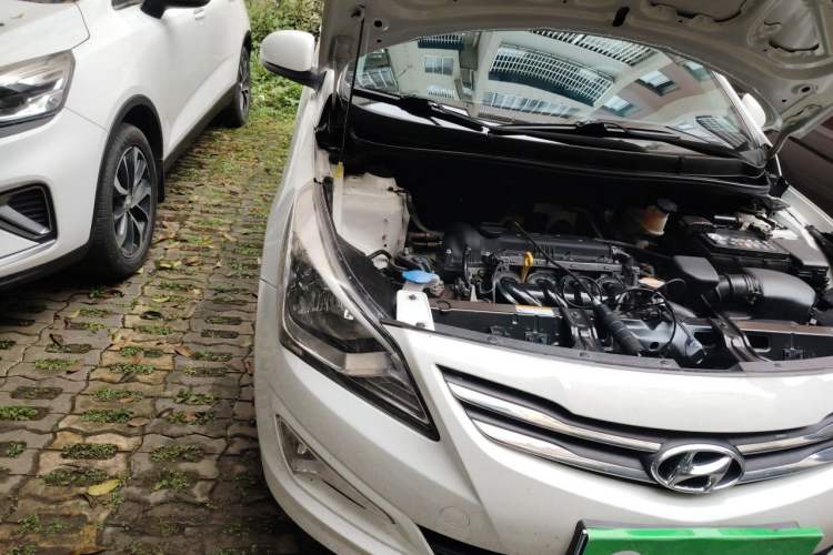 Used Hyundai Verna (older generation) 2016 1.4L Manual Smart GLS Trim Engine Bay Right