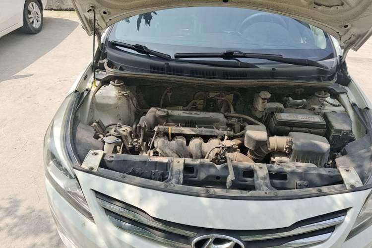 Used Hyundai Verna (older generation) 2016 1.4L Manual Smart GLS Trim Engine Bay Right