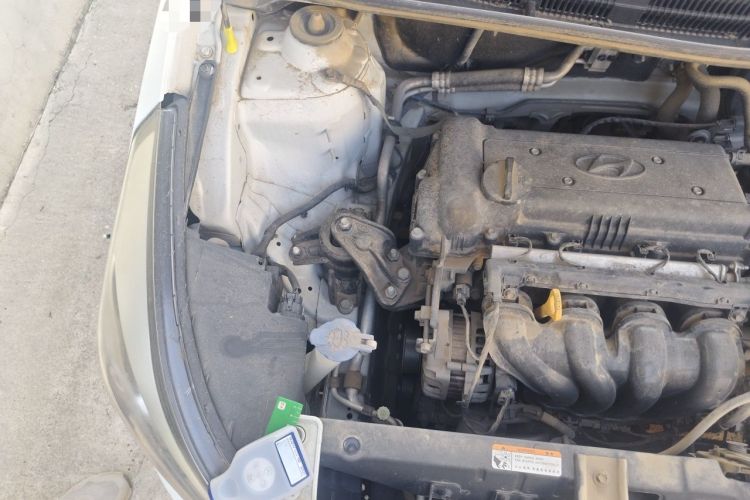 Used Hyundai Verna (older generation) 2016 1.4L Manual Smart GLS Trim Engine Bay Right