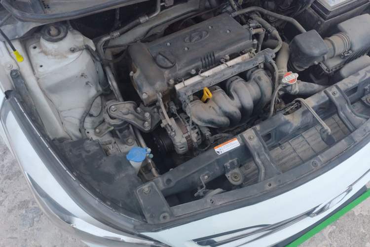 Used Hyundai Verna (older generation) 2016 1.4L Manual Smart GLS Trim Engine Bay Right