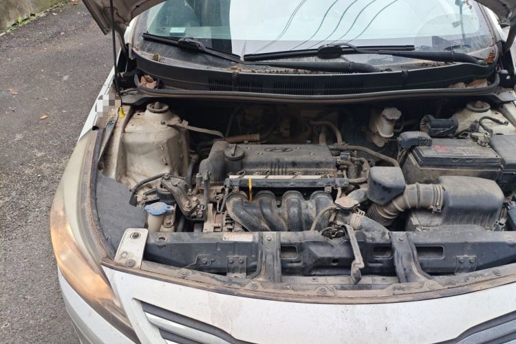 Used Hyundai Verna (older generation) 2016 1.4L Manual Smart GLS Trim Engine Bay Right