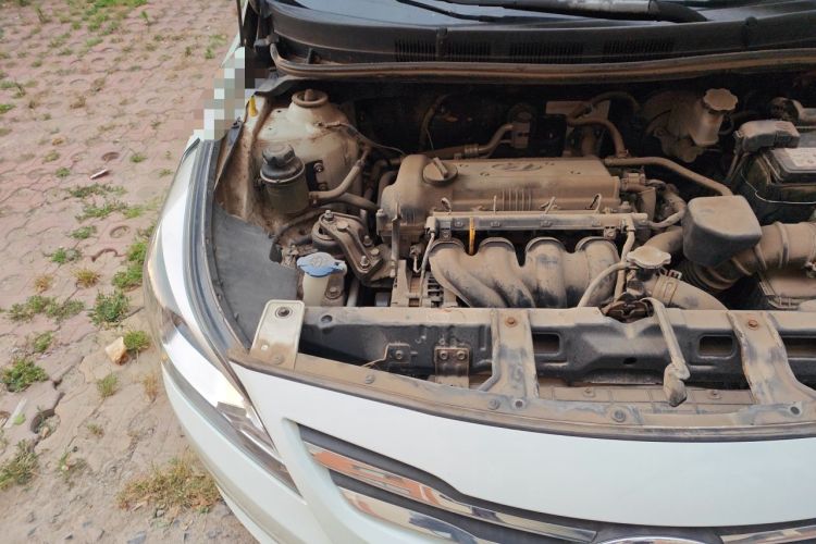 Used Hyundai Verna (older generation) 2016 1.4L Manual Smart GLS Trim Engine Bay Right