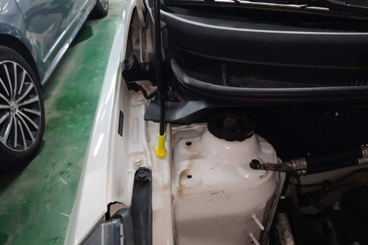 Used Hyundai Verna (older generation) 2016 1.4L Manual Smart GLS Trim Engine Bay Right