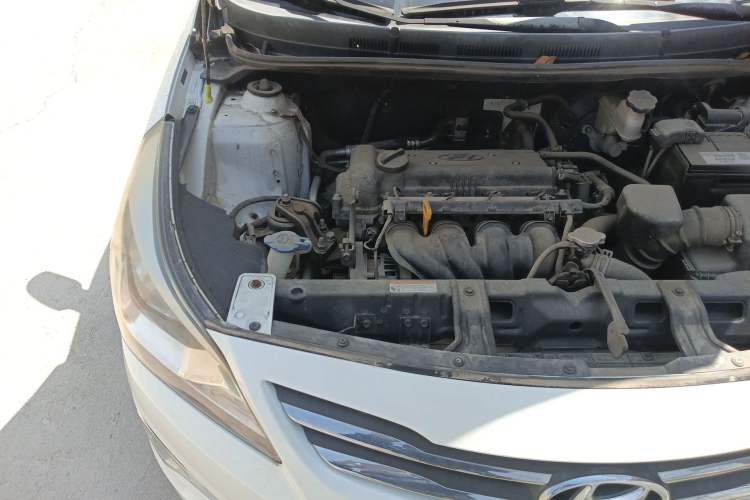 Used Hyundai Verna (older generation) 2016 1.4L Manual Smart GLS Trim Engine Bay Right