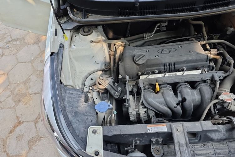 Used Hyundai Verna (older generation) 2016 1.4L Manual Smart GLS Trim Engine Bay Right