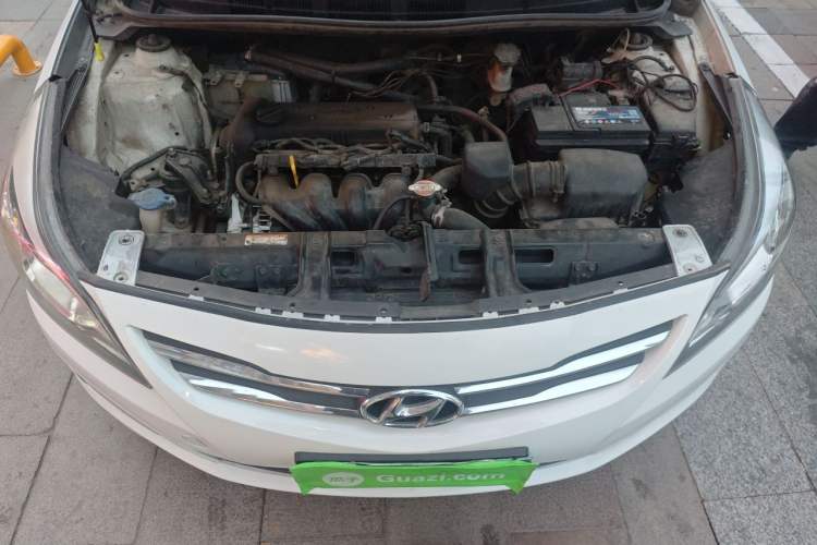 Used Hyundai Verna (older generation) 2016 1.4L Manual Smart GLS Trim Engine Bay