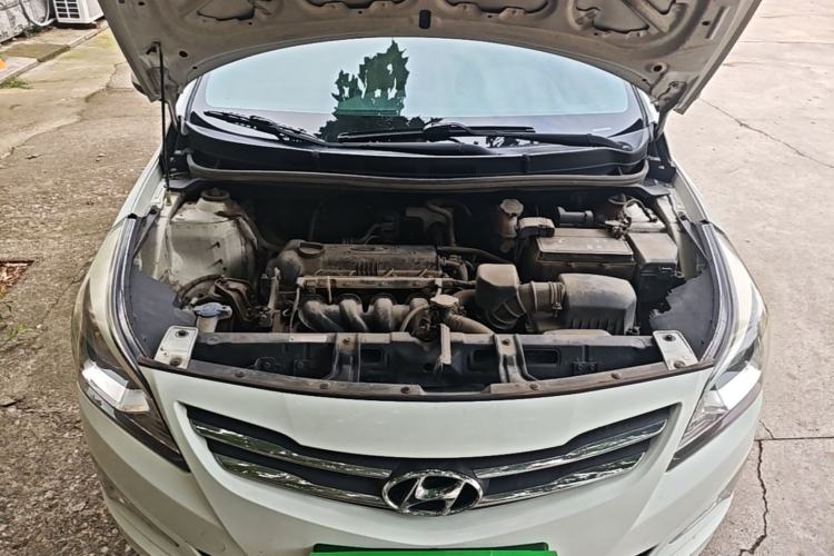 Used Hyundai Verna (older generation) 2016 1.4L Manual Smart GLS Trim Engine Bay