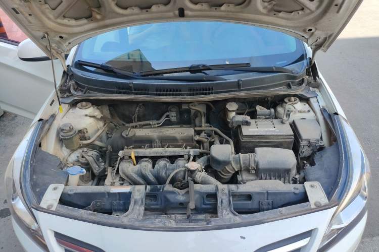 Used Hyundai Verna (older generation) 2016 1.4L Manual Smart GLS Trim Engine Bay