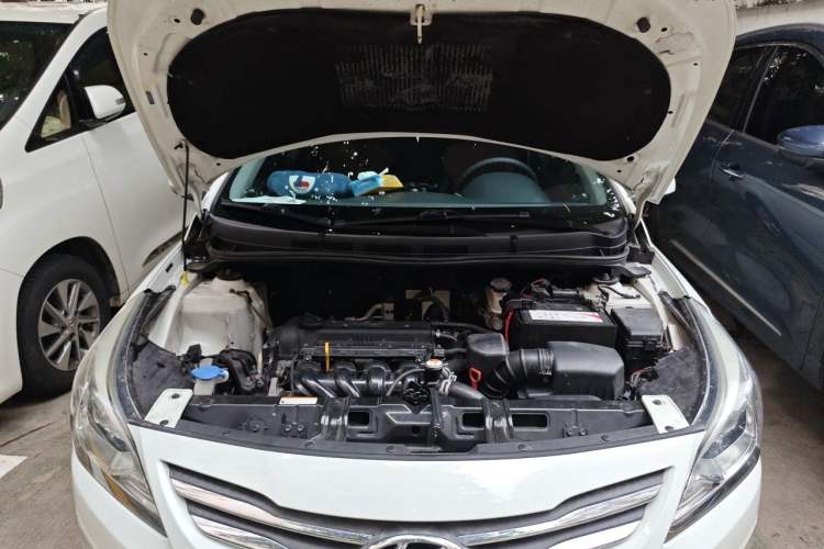 Used Hyundai Verna (older generation) 2016 1.4L Automatic Smart GLS Engine Bay