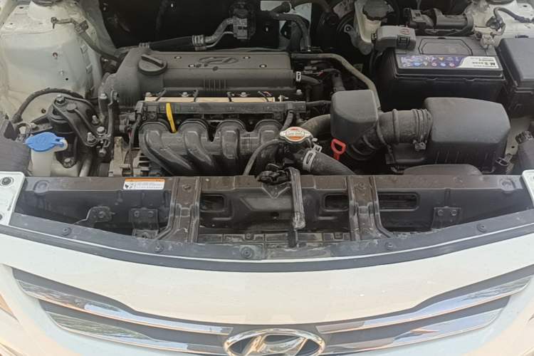 Used Hyundai Verna (older generation) 2016 1.4L Automatic Fashionable GS Model Engine Bay