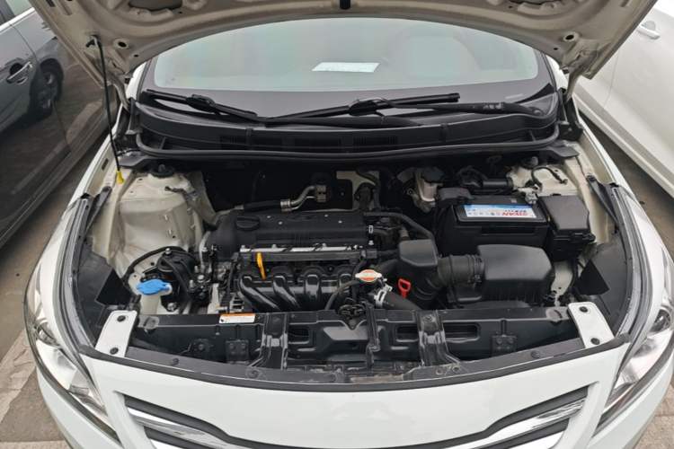 Used Hyundai Verna (older generation) 2016 1.4L Automatic Leading-Edge GLX Engine Bay