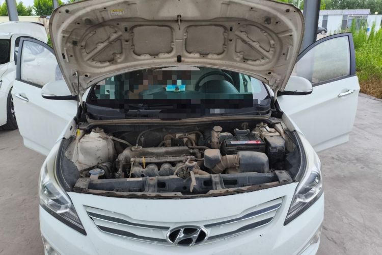 Used Hyundai Verna (older generation) 2016 1.4L Manual Flagship TOP Model Engine Bay