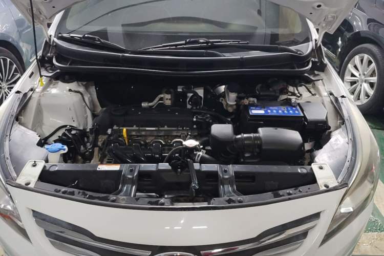 Used Hyundai Verna (older generation) 2016 1.4L Manual Smart GLS Trim Engine Bay