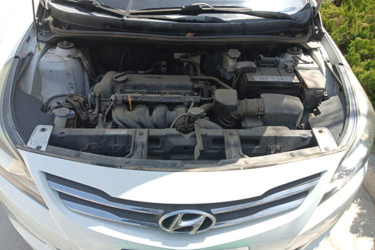 Used Hyundai Verna (older generation) 2016 1.4L Manual Smart GLS Trim Engine Bay