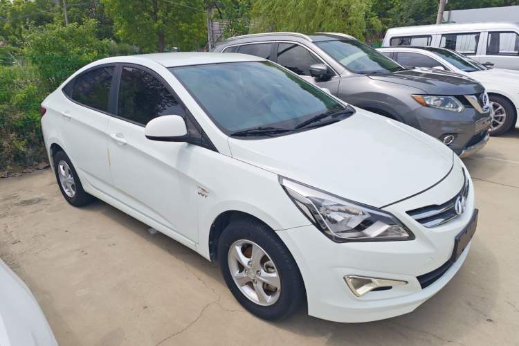 Used Hyundai Verna (older generation) 2016 1.4L Automatic Smart GLS Exterior 2