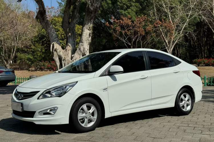 Used Hyundai Verna (older generation) 2016 1.4L Automatic Smart GLS Exterior 3