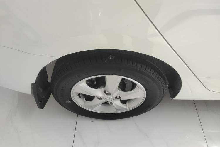 Used Hyundai Verna (older generation) 2016 1.4L Automatic Leading-Edge GLX Exterior 5