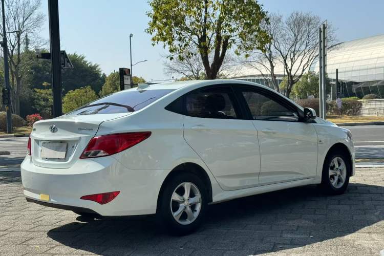 Used Hyundai Verna (older generation) 2016 1.4L Automatic Smart GLS Exterior 6