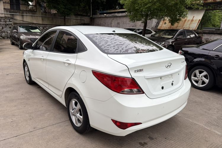 Used Hyundai Verna (older generation) 2016 1.4L Automatic Smart GLS Exterior 9