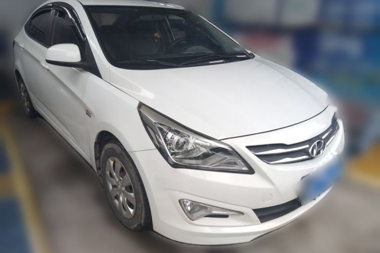Used Hyundai Verna (older generation) 2016 1.4L Manual Smart GLS Trim Front Right 45 Deg