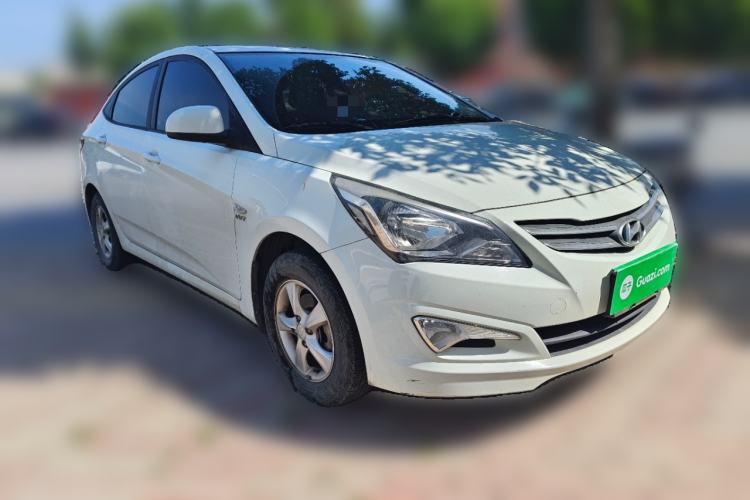 Used Hyundai Verna (older generation) 2016 1.4L Manual Smart GLS Trim Front Right 45 Deg