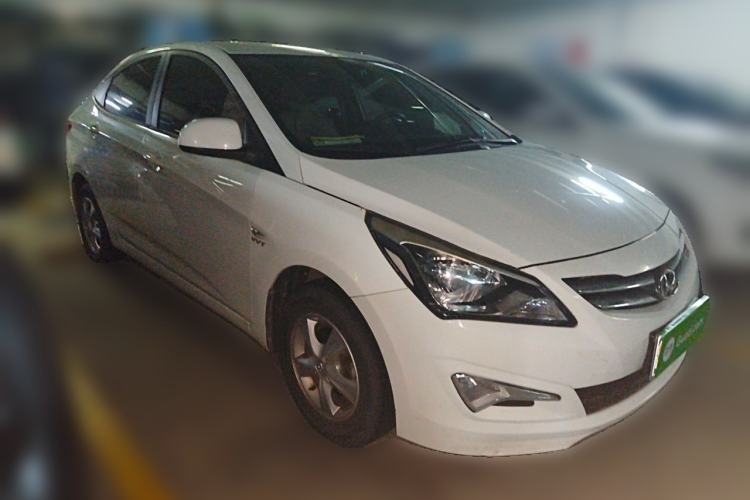 Used Hyundai Verna (older generation) 2016 1.4L Manual Smart GLS Trim Front Right 45 Deg