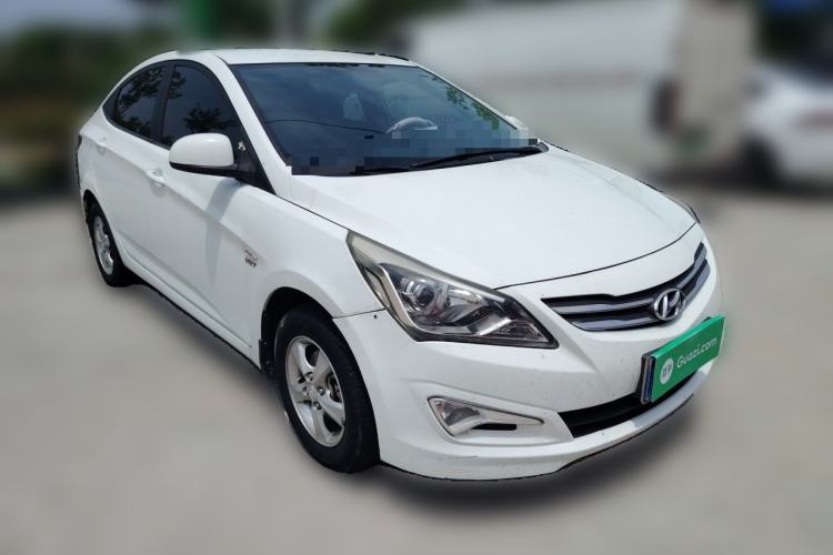 Used Hyundai Verna (older generation) 2016 1.4L Manual Smart GLS Trim Front Right 45 Deg