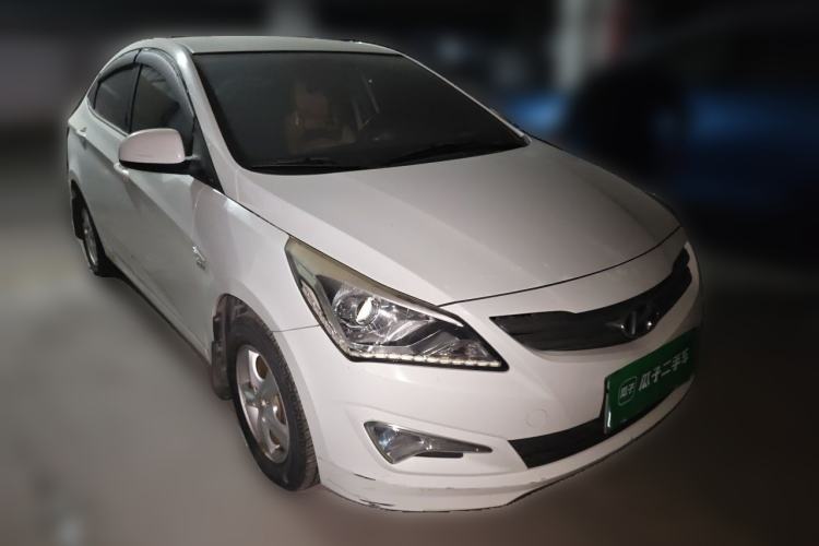 Used Hyundai Verna (older generation) 2016 1.4L Manual Smart GLS Trim Front Right 45 Deg