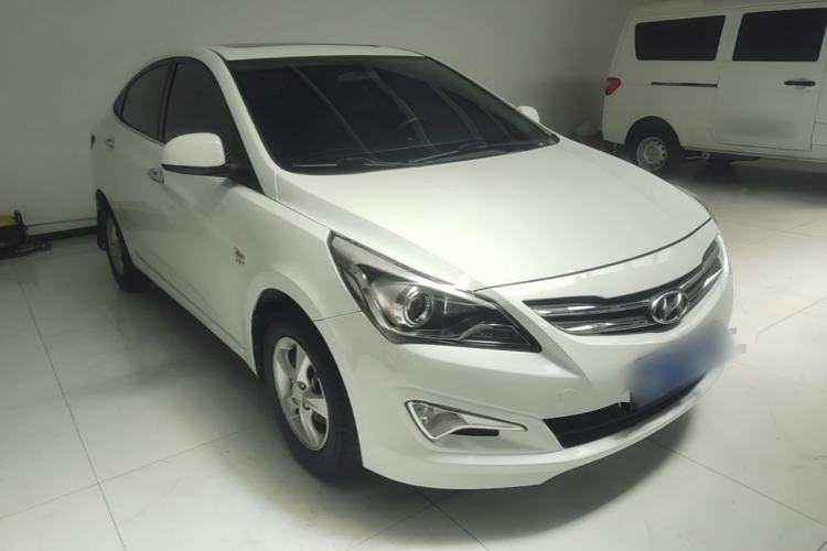 Used Hyundai Verna (older generation) 2016 1.4L Automatic Leading-Edge GLX Front Right 45 Deg