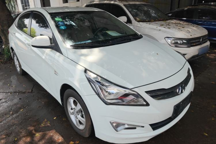 Used Hyundai Verna (older generation) 2016 1.4L Automatic Smart GLS Front Right 45 Deg