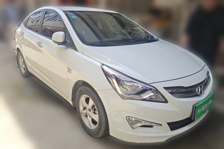 Used Hyundai Verna (older generation) 2016 1.4L Manual Smart GLS Trim Front Right 45 Deg