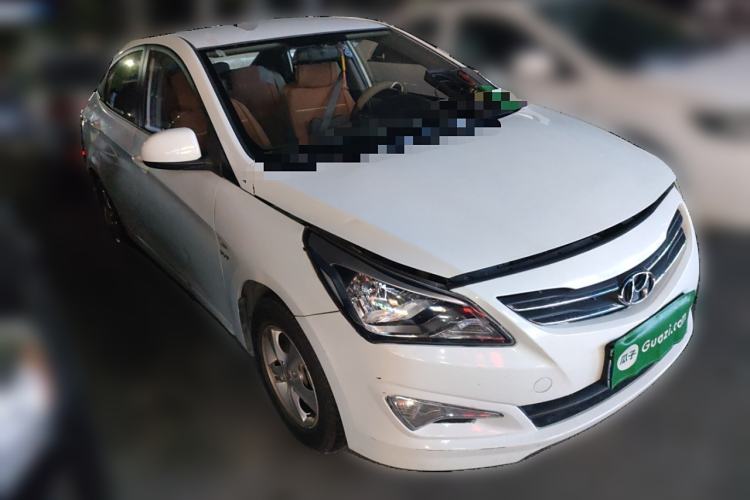 Used Hyundai Verna (older generation) 2016 1.4L Manual Smart GLS Trim Front Right 45 Deg