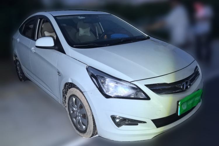 Used Hyundai Verna (older generation) 2016 1.4L Manual Fashion GS Front Right 45 Deg