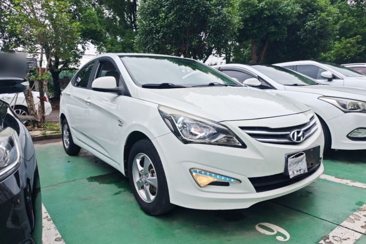 Used Hyundai Verna (older generation) 2016 1.4L Automatic Smart GLS Front Right 45 Deg