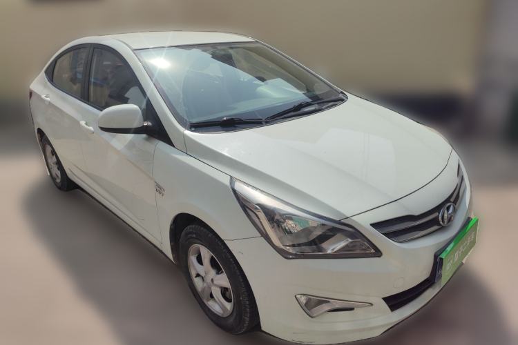 Used Hyundai Verna (older generation) 2016 1.4L Manual Fashion GS Front Right 45 Deg