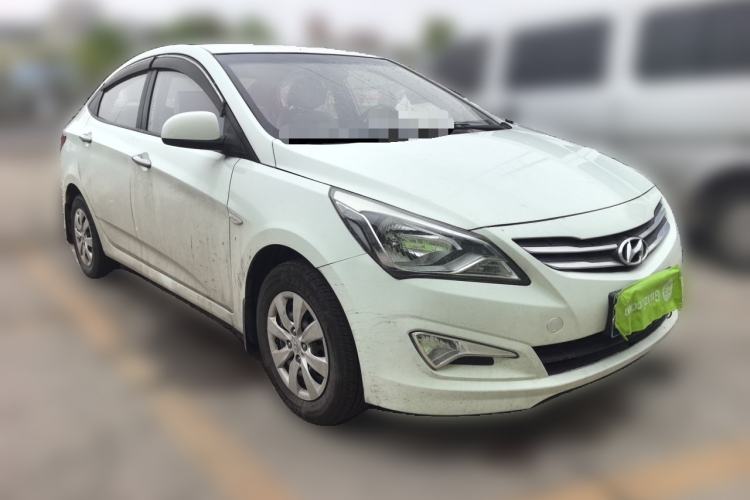 Used Hyundai Verna (older generation) 2016 1.4L Manual Smart GLS Trim Front Right 45 Deg