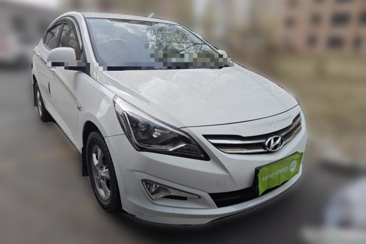 Used Hyundai Verna (older generation) 2016 1.4L Manual Smart GLS Trim Front Right 45 Deg