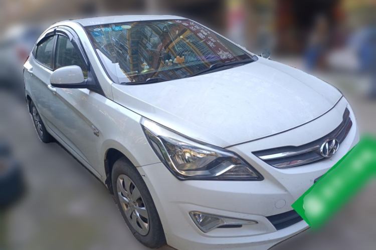 Used Hyundai Verna (older generation) 2016 1.4L Manual Smart GLS Trim Front Right 45 Deg
