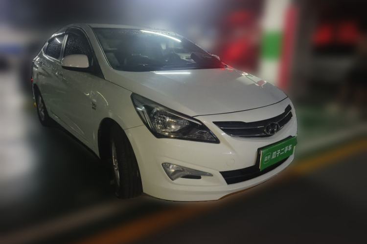 Used Hyundai Verna (older generation) 2016 1.4L Manual Smart GLS Trim Front Right 45 Deg