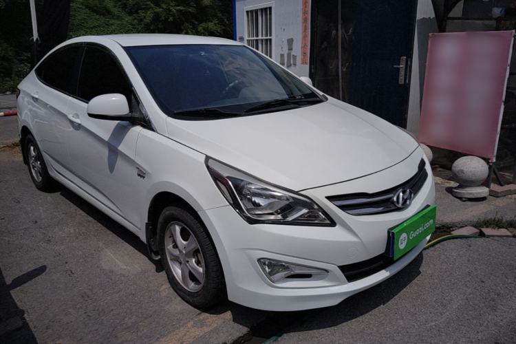 Used Hyundai Verna (older generation) 2016 1.4L Manual Smart GLS Trim Front Right 45 Deg