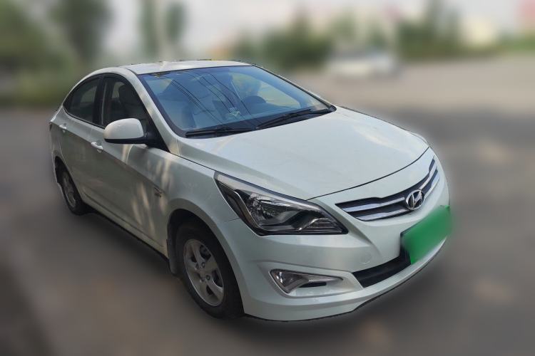 Used Hyundai Verna (older generation) 2016 1.4L Manual Smart GLS Trim Front Right 45 Deg