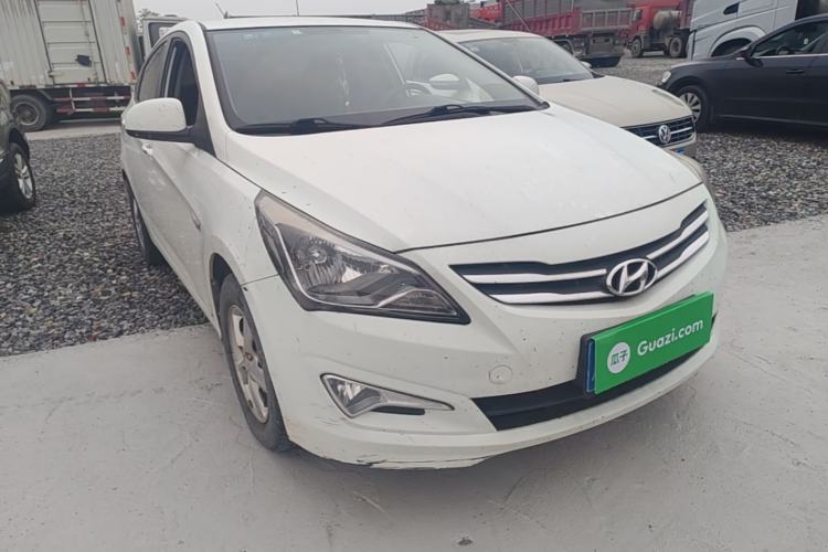 Used Hyundai Verna (older generation) 2016 1.4L Manual Smart GLS Trim Front Right 45 Deg