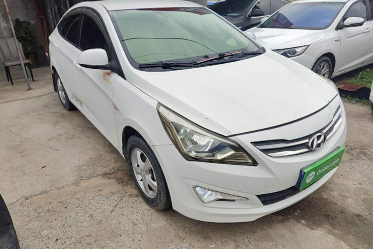 Used Hyundai Verna (older generation) 2016 1.4L Automatic Smart GLS Front Right 45 Deg