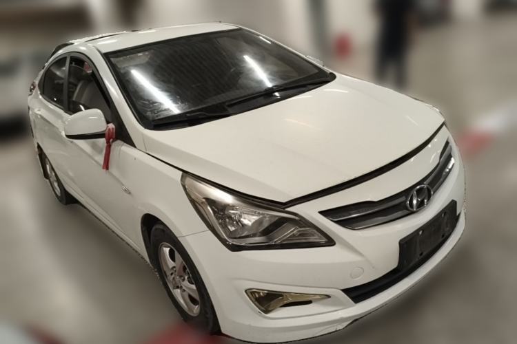 Used Hyundai Verna (older generation) 2016 1.4L Manual Smart GLS Trim Front Right 45 Deg